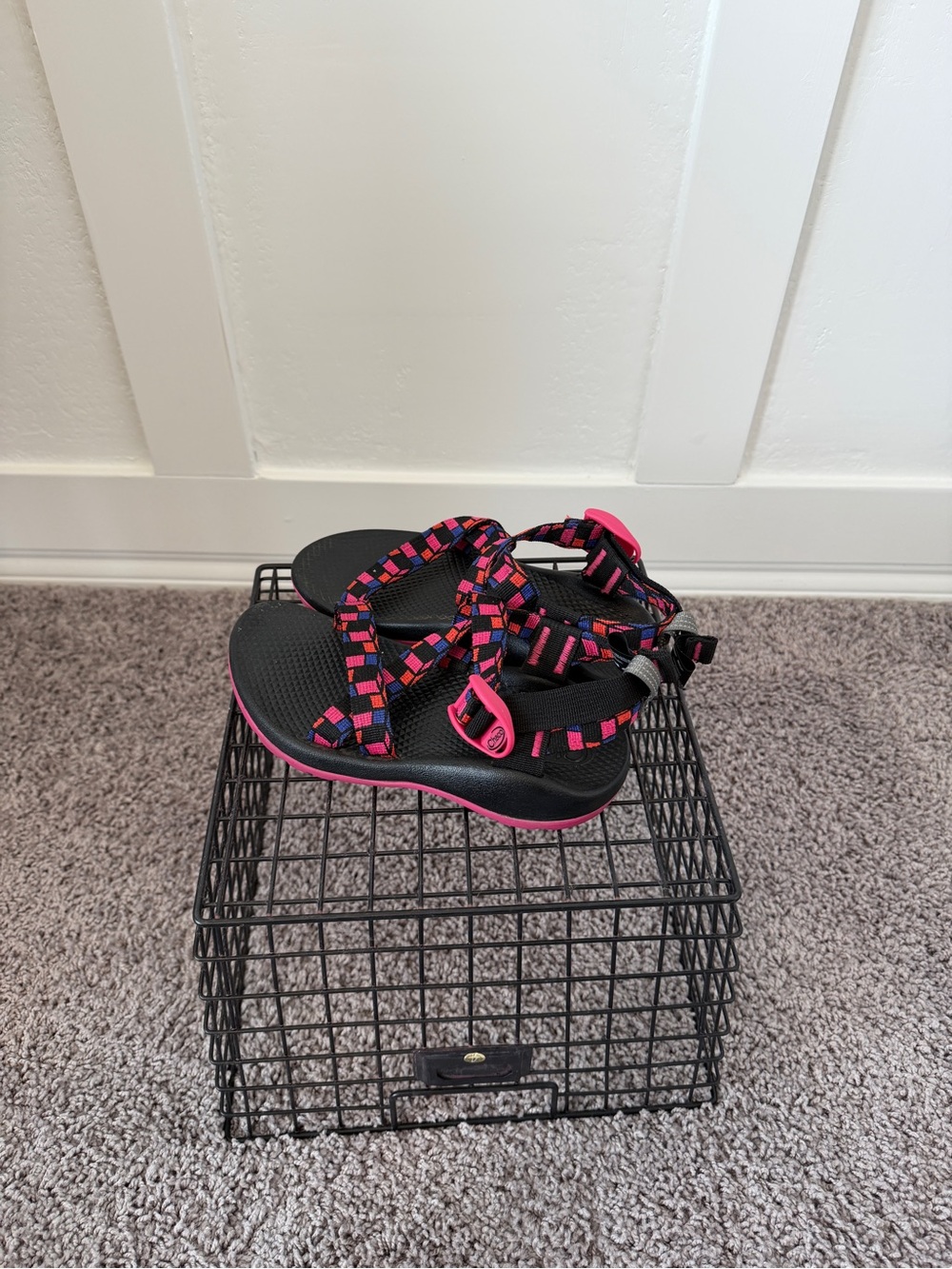 Chaco kids cross strap sandals size 3 - Picture 2 of 7
